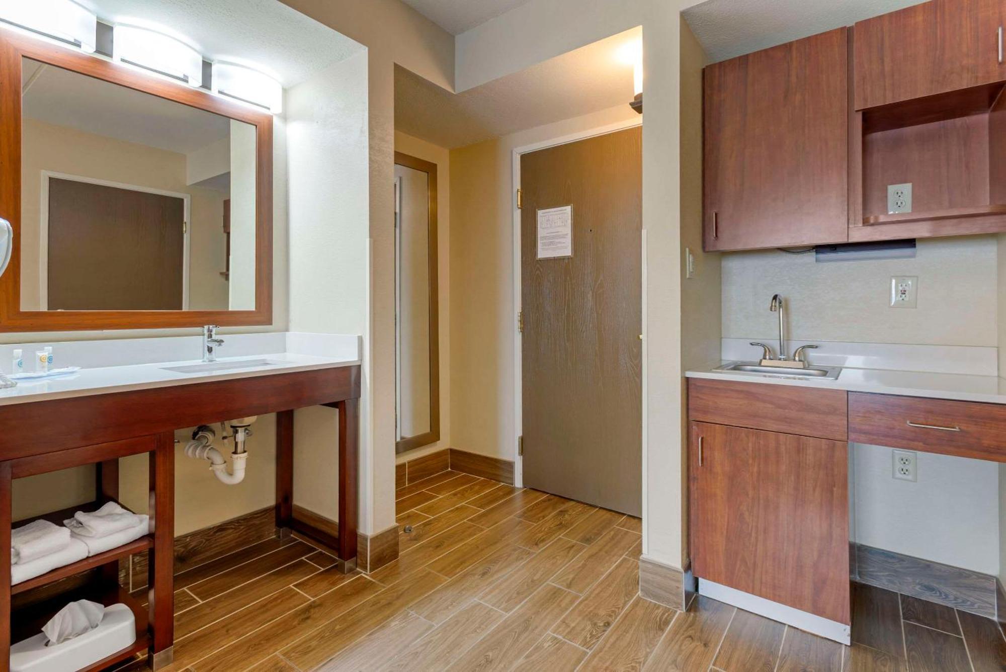 Comfort Inn & Suites Wilkes Barre - Arena Екстериор снимка