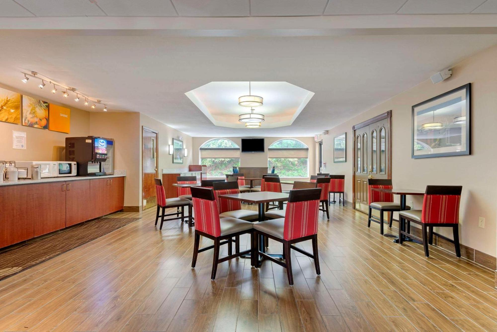 Comfort Inn & Suites Wilkes Barre - Arena Екстериор снимка